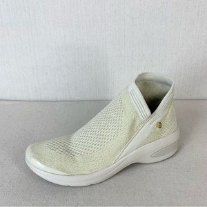 Bzees LIKE NEW Women's Romance Booties Hi-Top Cream/Gold Knit Sneaker - Size 10W